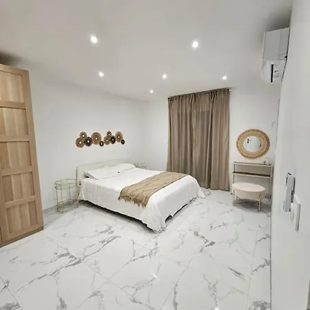 4 Pieces Avec Petite Piscine Villa Vedene