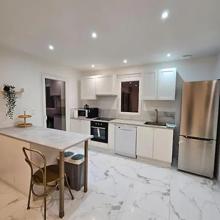 4 Pieces Avec Petite Piscine Villa *