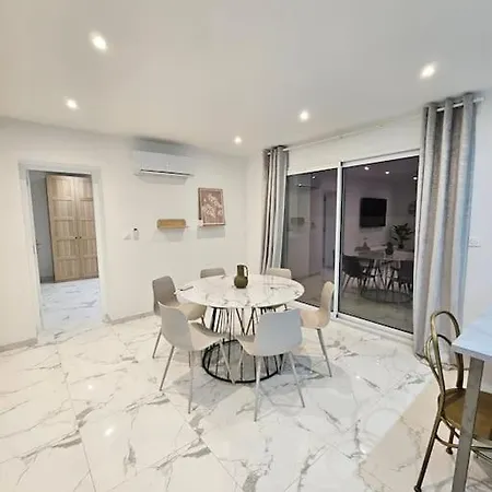4 Pieces Avec Petite Piscine * Vedene